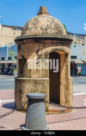 Colonial Guard Post in runden Stein in der kolonialzone von Santo Domingo, Dominikanische Republik Stockfoto