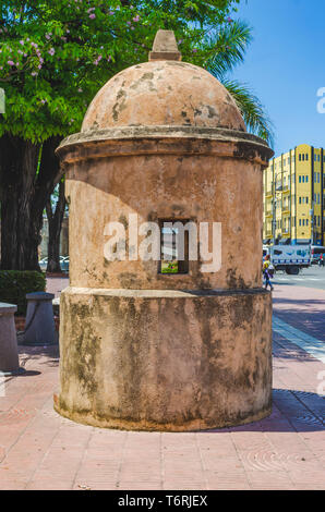 Colonial Guard Post in runden Stein in der kolonialzone von Santo Domingo, Dominikanische Republik Stockfoto