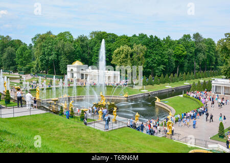 Russland Schloss Peterhof bei St. Petersburg Sommer Stockfoto