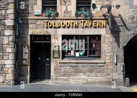 Historische Mautstelle Taverne auf Canongate in der Altstadt von Edinburgh, Schottland, Großbritannien Stockfoto