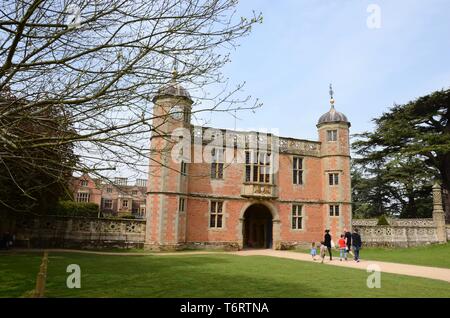 Torhaus von Charlecote Haus, Warwickshire, England, Großbritannien Stockfoto