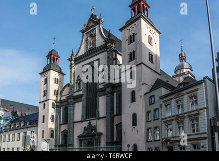 Katholische Pfarrkirche am Kölner Dom Stockfoto