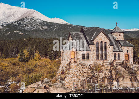 Kapelle auf dem Felsen in der Nähe von Estes Park, Colorado Stockfoto
