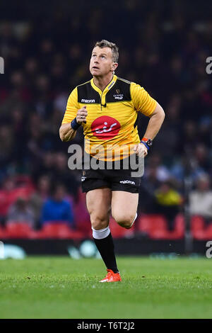 27.April 2019, Fürstentum, das Stadion, Cardiff, Wales; Guinness pro 14, Runden 21, Cardiff Blues Vs Fischadler; Schiedsrichter Nigel Owens Credit: Craig Thomas/News Bilder Stockfoto