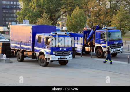 THW, Technisches Hilfswerk, Deutsche Katastrophenschutz Organisation, Lkw während Disaster 22.9.2002 Übung. Stockfoto