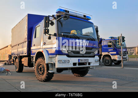 THW, Technisches Hilfswerk, Deutsche Katastrophenschutz Organisation, Lkw während Disaster 22.9.2002 Übung. Stockfoto