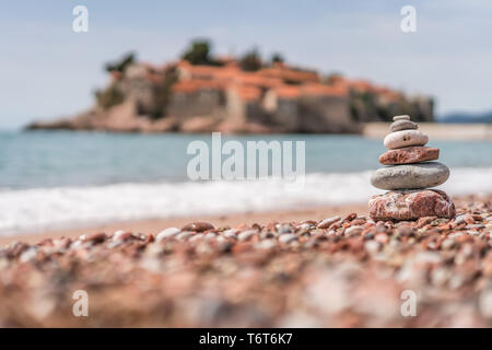 Haufen gestapelt Steine am Strand Stockfoto