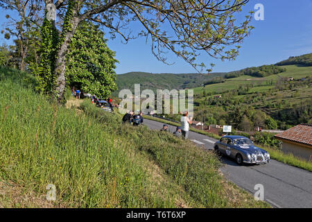 MARCHAMPT, Frankreich, 1. Mai 2019: Tour de France Automobile, 1899 geboren, war eine einzigartige Veranstaltung, mit einem Mix aus Open road, klassische Rennstrecke und bergauf. Stockfoto