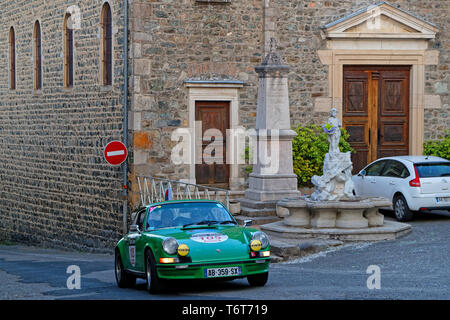 MARCHAMPT, Frankreich, 1. Mai 2019: Tour de France Automobile, 1899 geboren, war eine einzigartige Veranstaltung, mit einem Mix aus Open road, klassische Rennstrecke und bergauf. Stockfoto