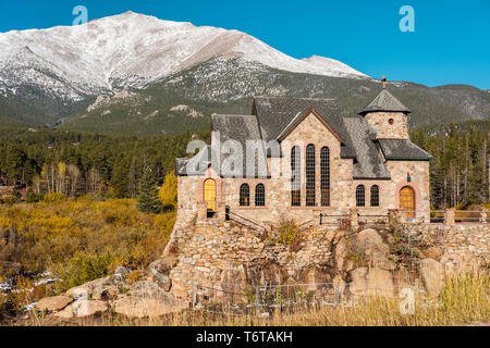 Kapelle auf dem Felsen in der Nähe von Estes Park, Colorado Stockfoto