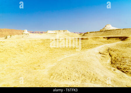 Blick auf die Landschaft und die Felsformationen in der Judäischen Wüste, in der Nähe des Toten Meeres und Masada, südlichen Israel Stockfoto