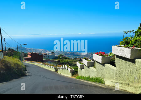 El Sauzal ist eine kleine Stadt an der Nordküste von Teneriffa, Kanarische Inseln. Ist bekannt für seine erstaunliche und natürliche Küste. Wanderer sind hier willkommen. Stockfoto