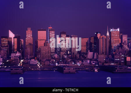 1987 historische Hudson River die Skyline von MIDTOWN MANHATTAN NEW YORK CITY USA Stockfoto