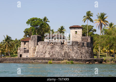 Castillo de San Felipe de Lara, eine spanische Fort 1644 am Eingang von Izabal See gebaut, auf dem Rio Dulce (Dulce River), Guatemala, Mittelamerika Stockfoto