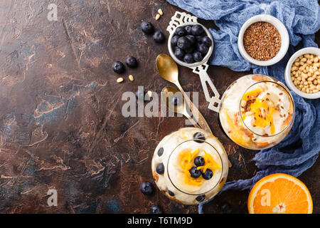 Gesunde 2-in-1-Dessert trifle Stockfoto