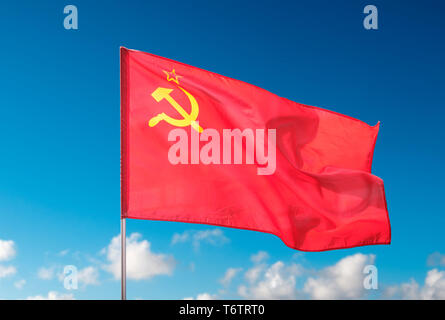 Berlin, Deutschland - 01 Mai, 2019: Die udssr Flagge, Flagge der Union der Sozialistischen Sowjetrepubliken Stockfoto