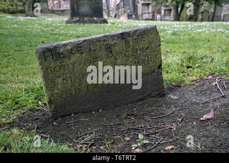 Eine einfache 18. Jahrhundert Grabstein in der greyfriars Kirkyard, Edinburgh, Schottland, Großbritannien. Stockfoto