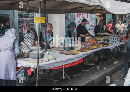 Berlin, Deutschland - Mai 01, 2019: Auf der Street Parade am Tag der Arbeit in Berlin. Stockfoto