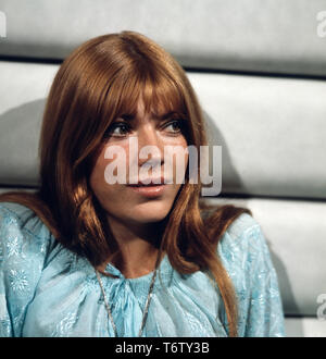 Porträtaufnahme der deutschen Plant und Sängerin Katja Ebstein, Deutschland 1970er. Portraitfotos der deutschen Schauspielerin und Sängerin Katja Ebstein, Deutschland 1970. Stockfoto