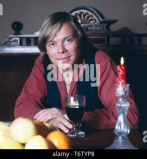 Der deutsche Sänger, Wis und Synchronsprecher Volker Lechtenbrink, Deutschland 1970er Jahre. Deutsche Sänger, Schauspieler und Synchronsprecher Volker Lechtenbrink, Deutschland 1970. Stockfoto