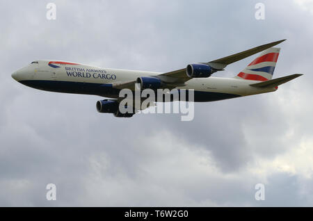 British Airways World Cargo Global Supply Systems Boeing 747 87UF Frachtflugzeug. Jumbo Jet für den Güterverkehr. 787-8F. Fliegen Stockfoto