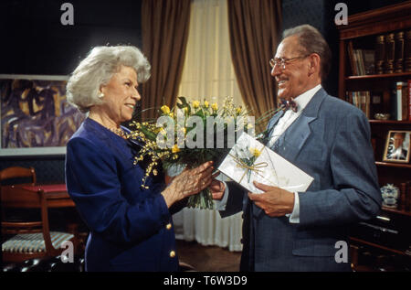 Gute Zeiten Schlechte Zeiten, Fernsehserie, Deutschland ab 1992, Darsteller: Hannelore Minkus, Herbert Köfer. Folge 470 Stockfoto
