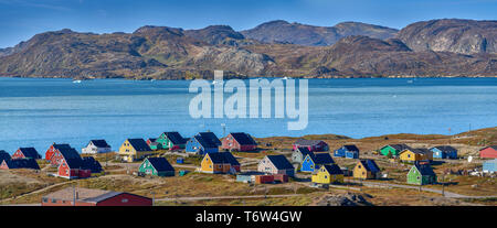 Narsaq Stadt, Tunulliarfik Fjord, Südgrönland. Stockfoto