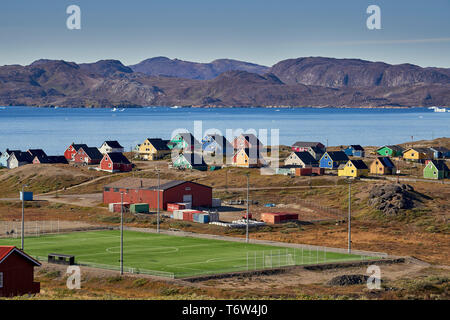 Narsaq Stadt, Tunulliarfik Fjord, Südgrönland. Stockfoto