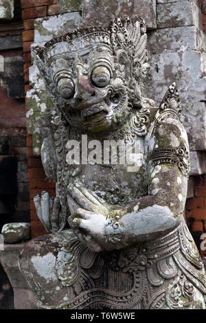 Guardian Tor Statue im Tempel Taman Ayun in Mengwi auf Bali Stockfoto