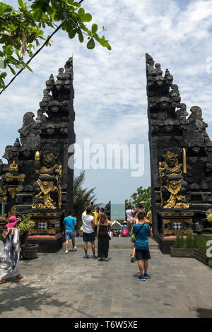 Eingangstore zum heiligen Tempel von Tanah Lot auf der indonesischen Insel Bali Stockfoto