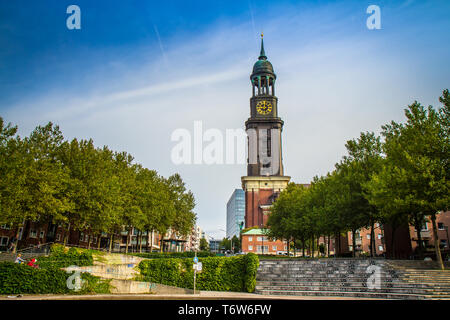 Die berühmte Kirche Sankt Michaelis namens Michel in Hamburg, Deutschland Stockfoto