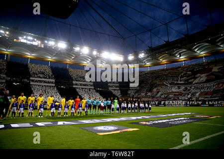 Einen allgemeinen Überblick über die Spieler, wie sie sich auf dem Platz vor der UEFA Europa League Halbfinale, hinspiel Match am Frankfurter Stadion, Frankfurt. Stockfoto