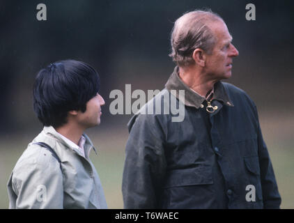 Herzog von Edinburgh zu erklären, Kronprinz Naruhito von Japan, wie Sie arbeiten, auf die Erhaltung der Balmoral Castle Estate, Schottland Stockfoto