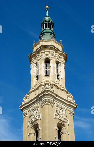 Turm der Pilar Kirche Stockfoto