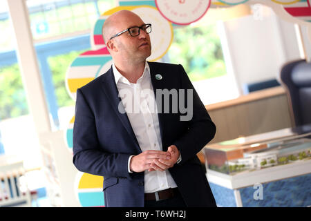 Allgemeine Ansichten des Grand Opening des neuen Schwimmbad im Butlins Holiday Park in Chichester, West Sussex, UK. Stockfoto