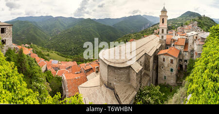 Mittelalterliche Kirche in Triora, Ligurien, Italien Stockfoto