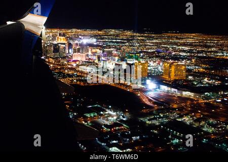 Las Vegas Lichter der Stadt vom Flugzeug in der Nacht Stockfoto