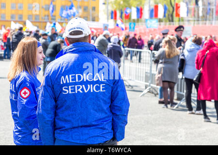 Samara, Russland - Mai 1, 2019: Unbekannter Sanitäter in Uniform während der Demonstration zum Tag der Arbeit Stockfoto