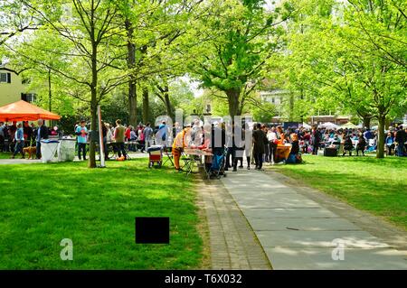 PRINCETON, NJ-28 APRIL 2019 - Blick auf die jährlichen Communiversity Festival, in der Stadt und das Kleid von Princeton, NJ, für einen Tag im Freien perfo Stockfoto