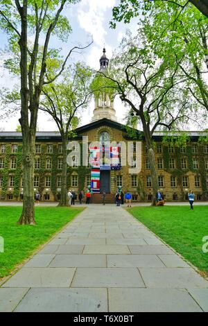 PRINCETON, NJ-28 APRIL 2019 - Blick auf die jährlichen Communiversity Festival, in der Stadt und das Kleid von Princeton, NJ, für einen Tag im Freien perfo Stockfoto