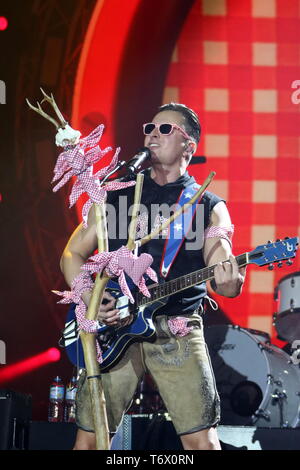 Deutsche Sänger Andreas Gabalier auf Tour, Freiburg, 2018 Stockfoto