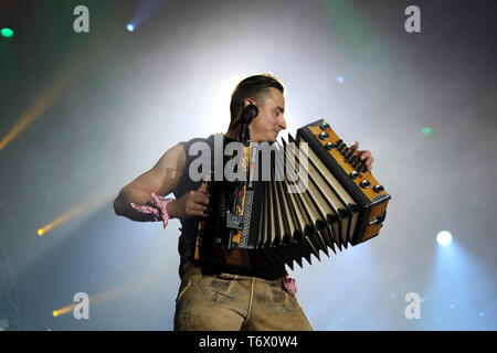 Deutsche Sänger Andreas Gabalier auf Tour, Freiburg, 2018 Stockfoto