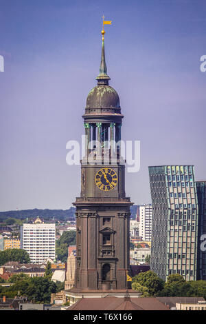 Die berühmte Kirche Sankt Michaelis namens Michel in Hamburg, Deutschland Stockfoto