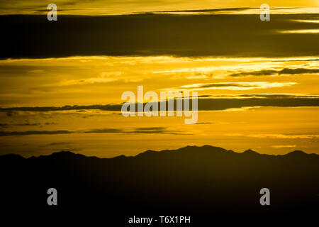 Am frühen Morgen Sonnenaufgang über dem Tal des Feuers und las vegas Stockfoto