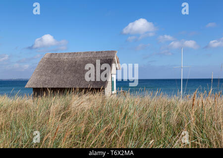 Reetdachhütte am Strand der Ostsee in Scharbeutz, Deutschland Stockfoto