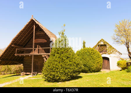 Amstetten: Bauernhof Distelberger Genussbauernhof, Museum Mostviertler Bauernmuseum Gigerreith in Weiler, getreidespeicher Getreidespeicher in Feldkasten Mostviert Stockfoto