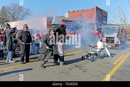 Keystone Cops Anzeige ihre Mätzchen während der 2019 Dyngus Day Parade in der polonia Nachbarschaft von Buffalo, New York, USA. Stockfoto