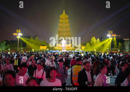 Xi'an der chinesischen Provinz Shaanxi. Zum 2. Mai, 2019. Touristen besuchen Dayan (Wild Goose) Pagode in Xi'an, Provinz Shaanxi im Nordwesten Chinas, 2. Mai 2019. Credit: Shao Rui/Xinhua/Alamy leben Nachrichten Stockfoto