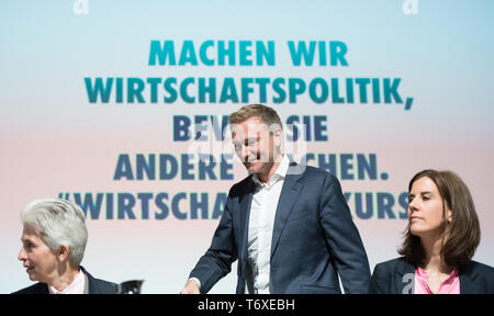 Lr: Marie-Agnes STRACK - ZIMMERMANN (stellvertretende Vorsitzende), Vorsitzende Christian Lindner, Katja SUDING (Stellvertreter des Vorsitzenden) 70. Ordentlichen Bundesparteitag der FDP in Berlin, Deutschland am 26.04.2019. | Verwendung weltweit Stockfoto