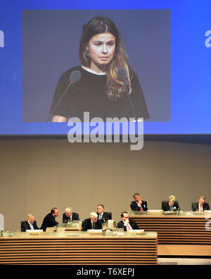 Essen, Deutschland. 03 Mai, 2019. Luisa-Marie Neubauer, Klimaschutz Aktivist, spricht auf der RWE-Hauptversammlung. Credit: Caroline Seidel/dpa/Alamy leben Nachrichten Stockfoto